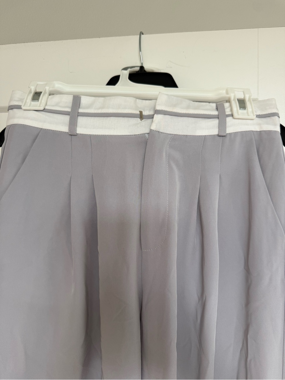 Commense Light Gray Wide-Leg Trousers with White Waistband